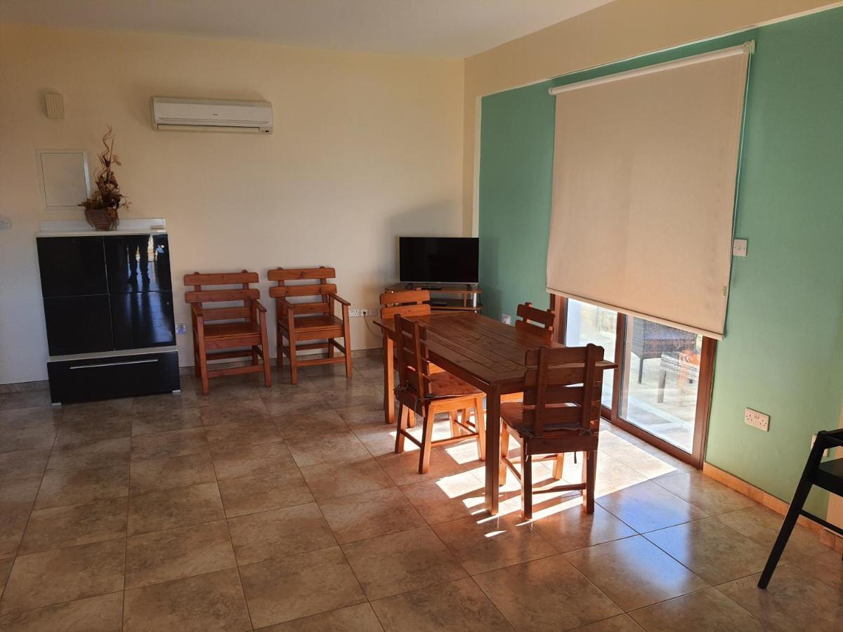 Joanna Sunset Apts Pomos Bagian luar foto