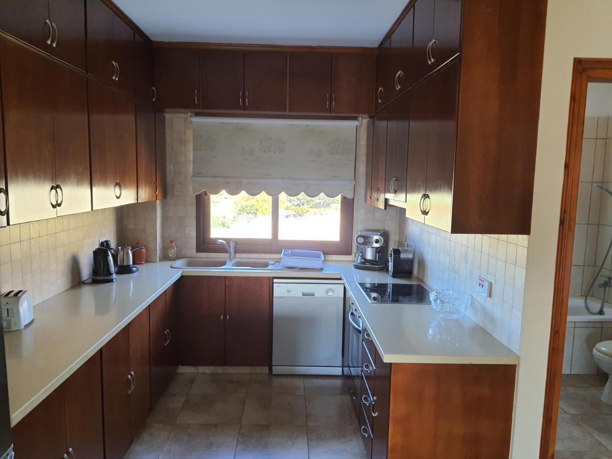 Joanna Sunset Apts Pomos Bagian luar foto